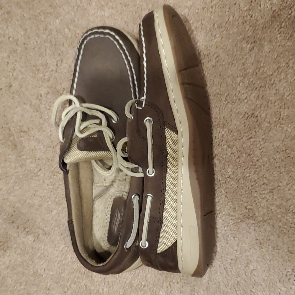 Women's boat shoes